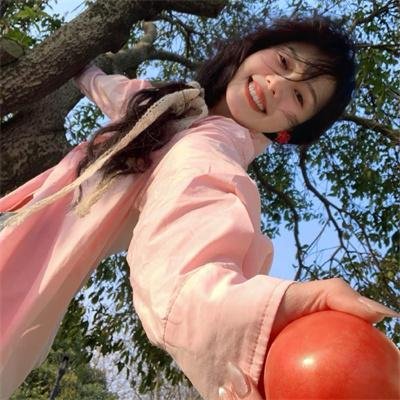 她来自未来 封面